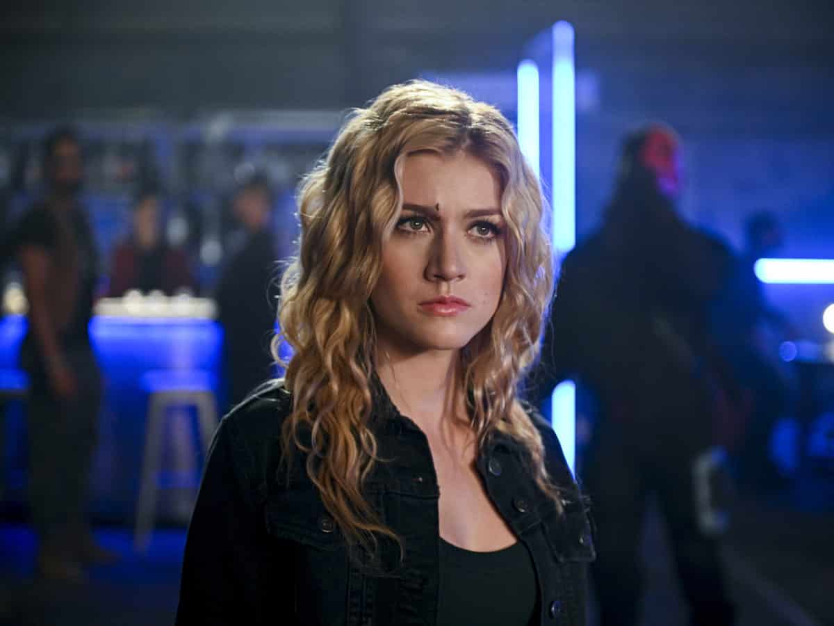 katherine mcnamara dispuesta a regresar al arrowverso