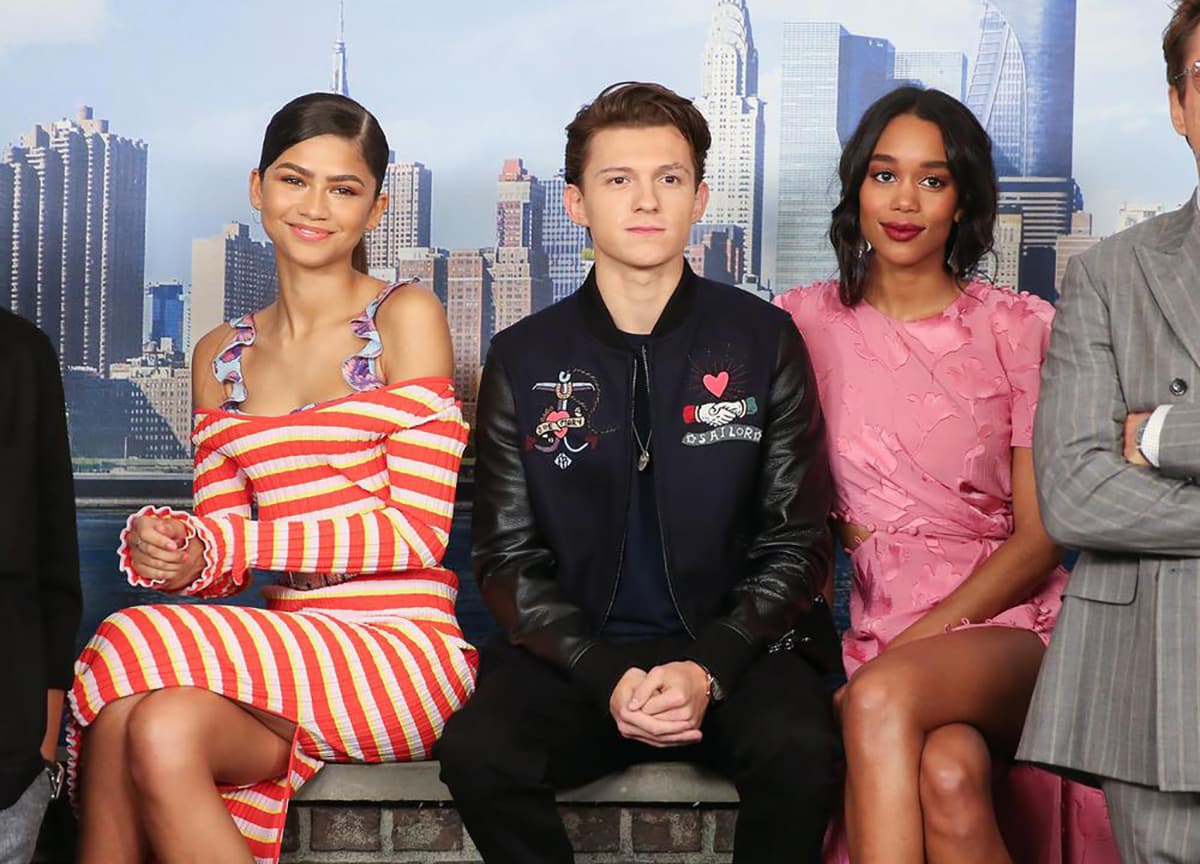 laura harrier pensó que perdió su papel en spider-man por zendaya
