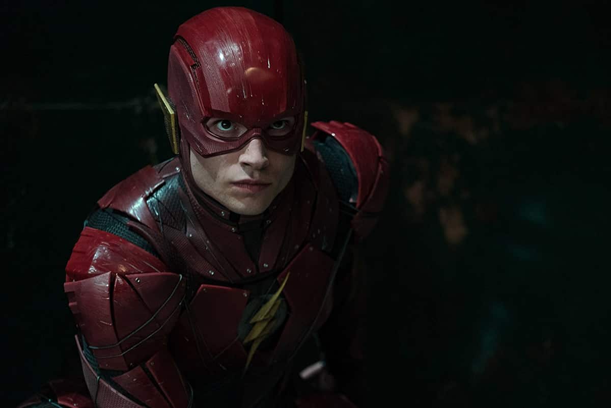 ¡oficial! primer vistazo al traje de flash en la nueva película