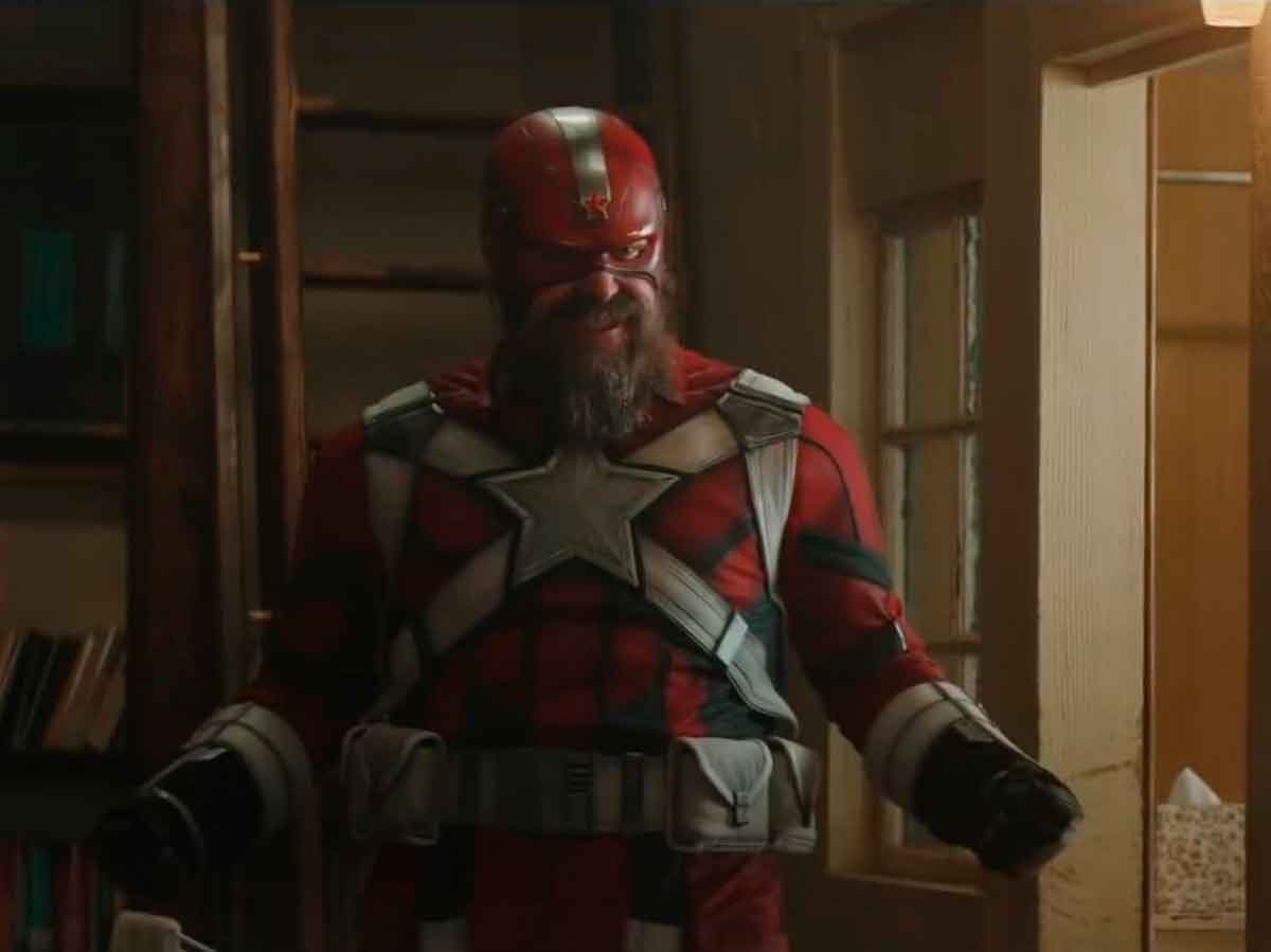 david harbour como guardián rojo