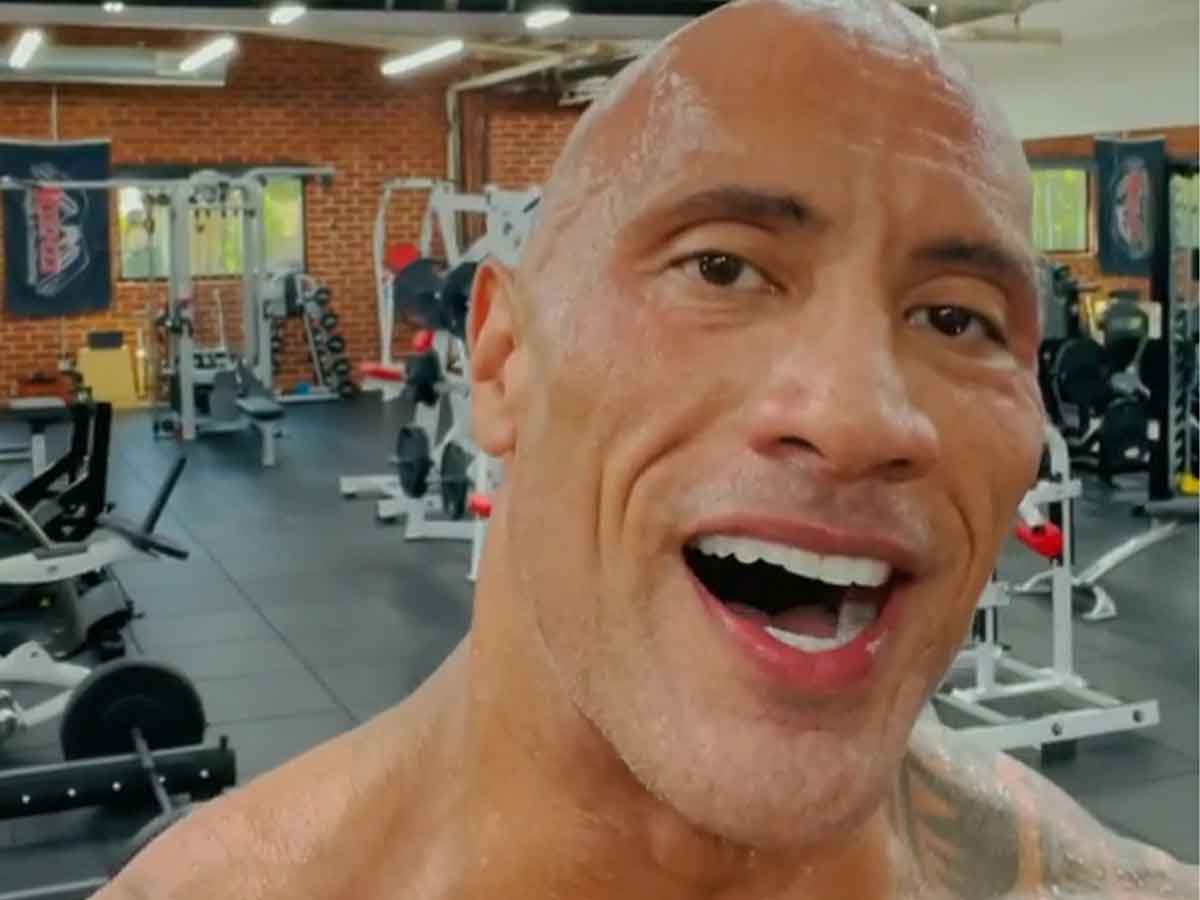 dwayne johnson celebra su nuevo éxito