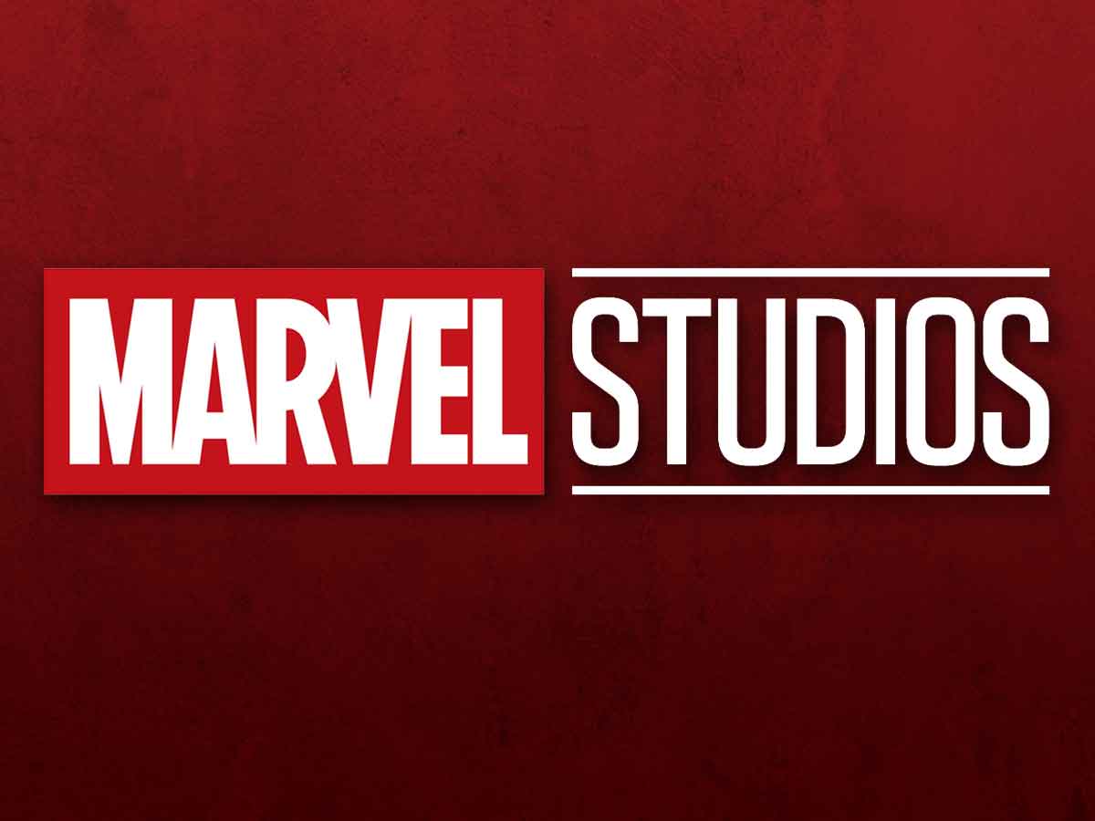 logo marvel studios fondo rojo