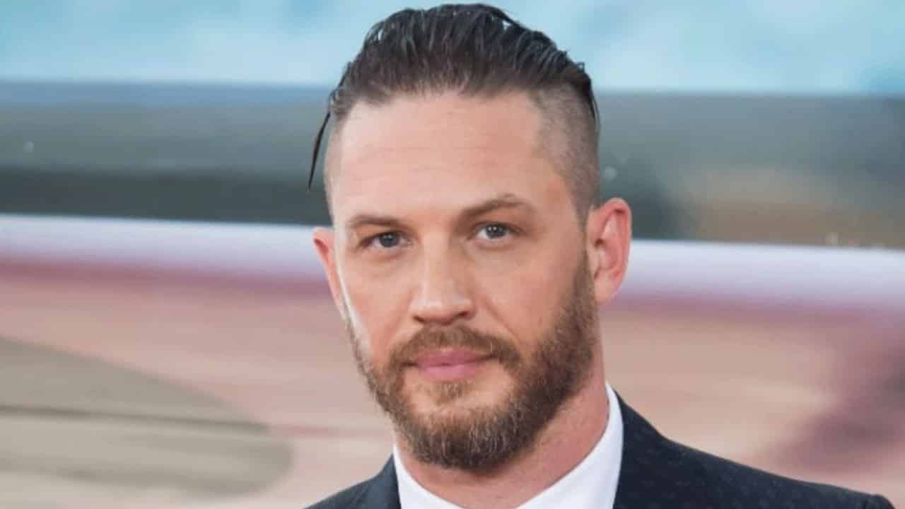 tom hardy fue al preestreno de venom: habrá matanza con su perro