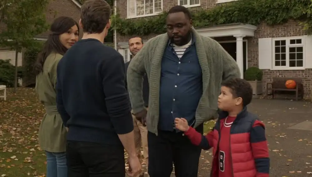 estrella de the eternals habla de la primera familia gay del ucm