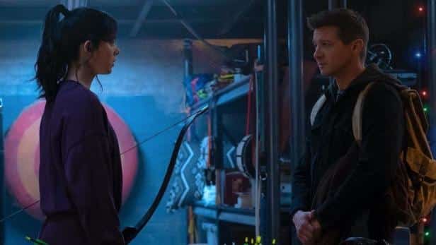 explican el contexto de los hechos de hawkeye