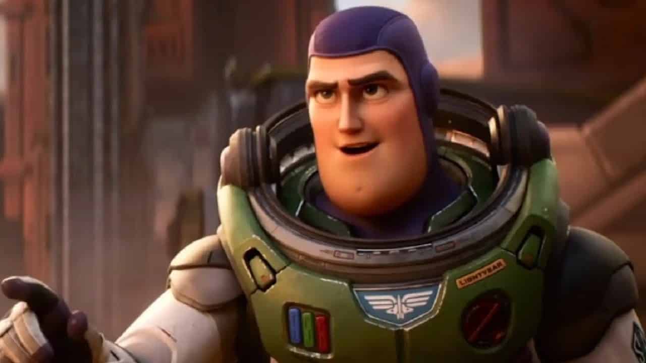 cómo se relaciona lightyear con lo visto en toy story
