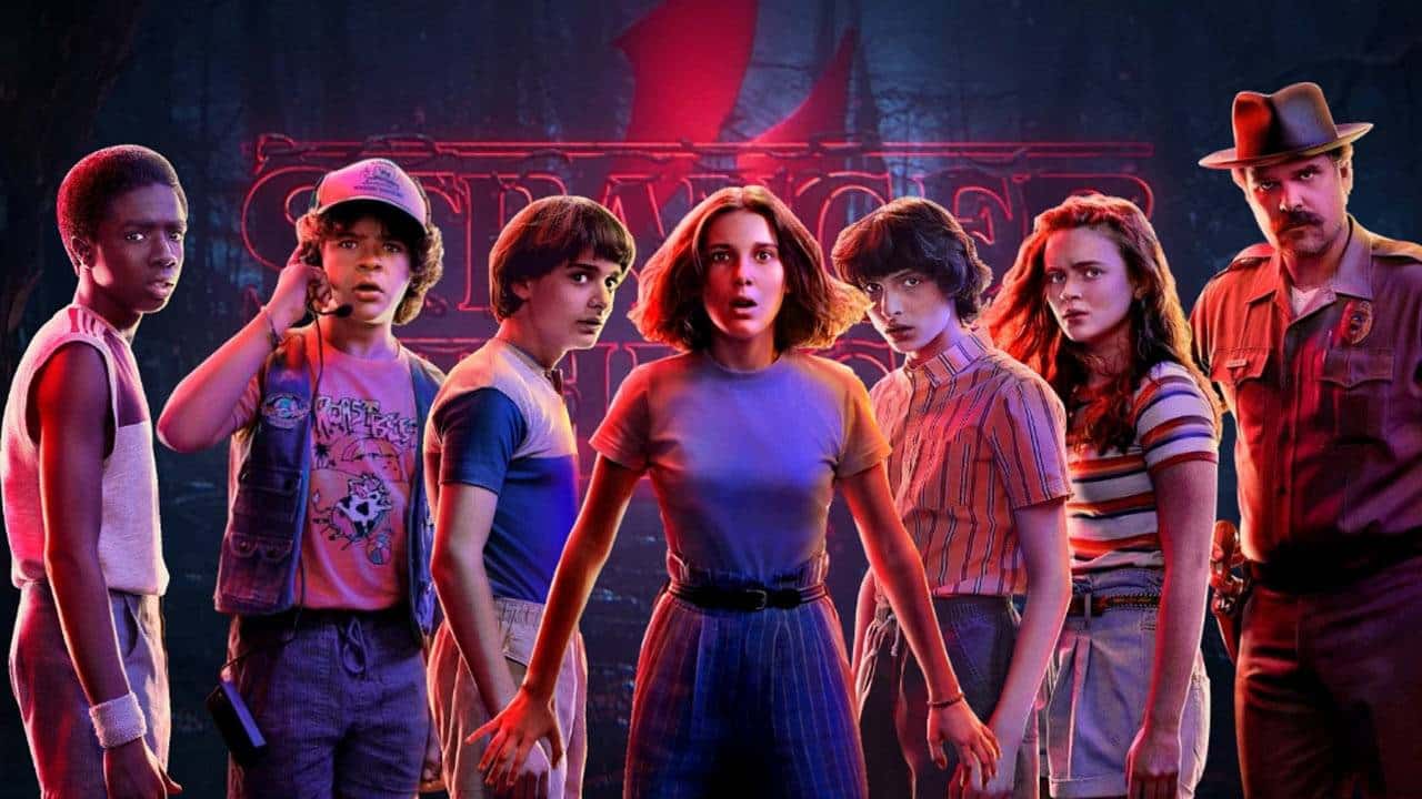 el elenco de stranger things se convierte en el escuadrón suicida