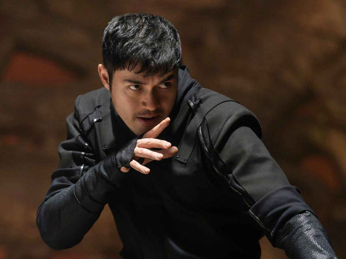 james bond asiático henry golding