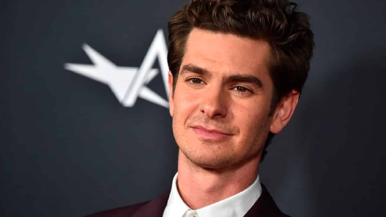 ¿andrew garfield se suma a cobra kai?