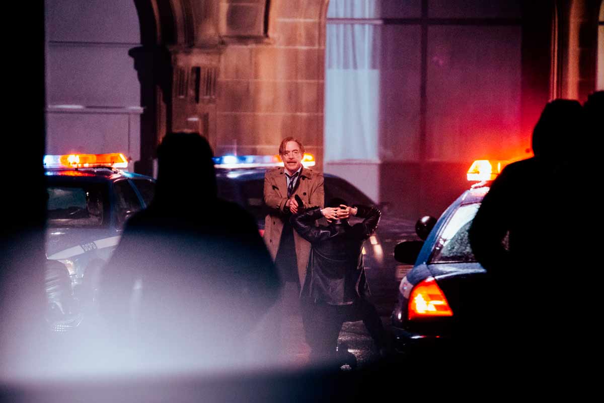 jk simons jim gordon y batman en batgirl