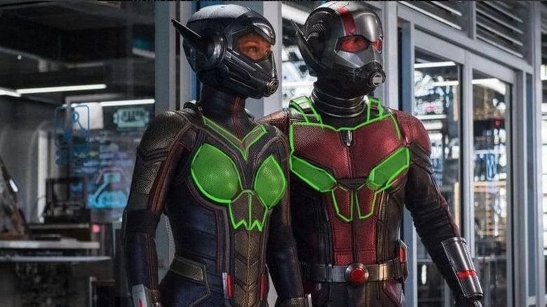 antman y wasp con sus trajes en el ucm