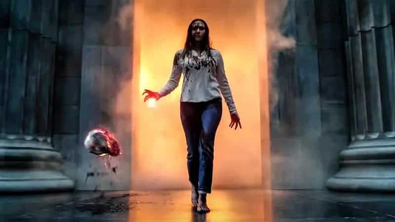 bruja escarlata mata robot en doctor strange 2