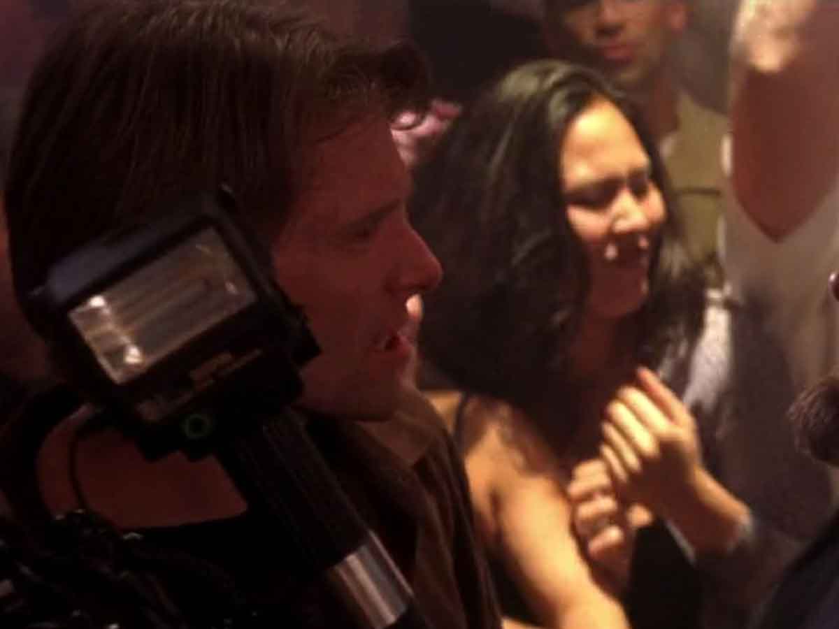 michael bay cameo en el bar coyote