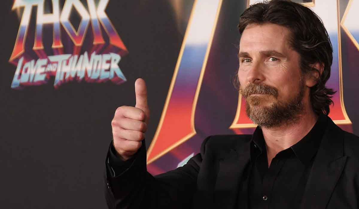 christian bale en la premiere de thor: love and thunder