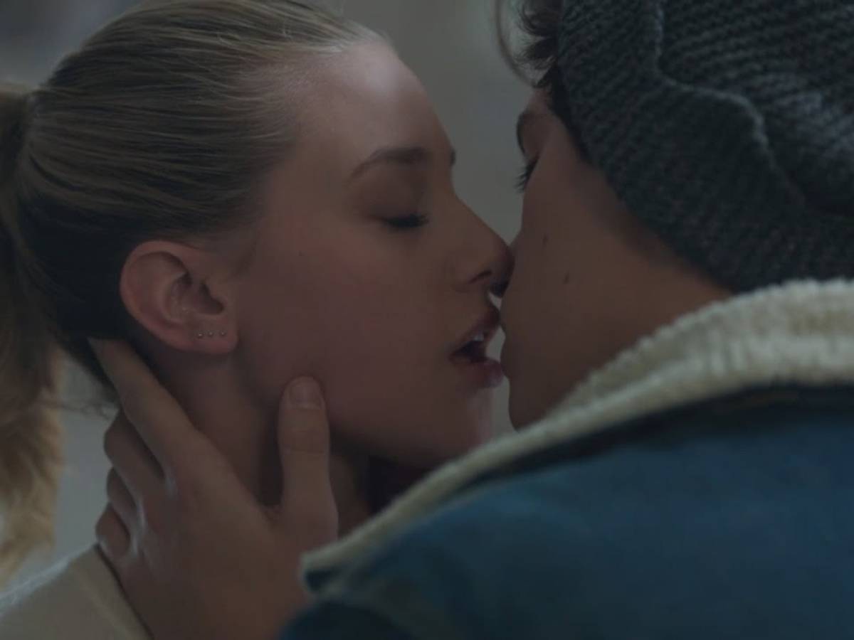 los besos en riverdale según lili reinhart