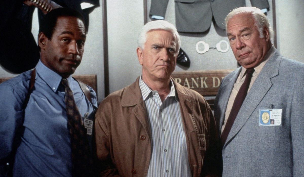 leslie nielsen protagonizó naked gun en 1988