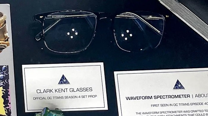 las gafas de superman en titans temporada 4