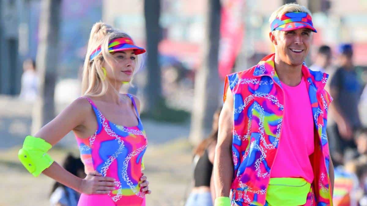margot robbie con barbie (2023)
