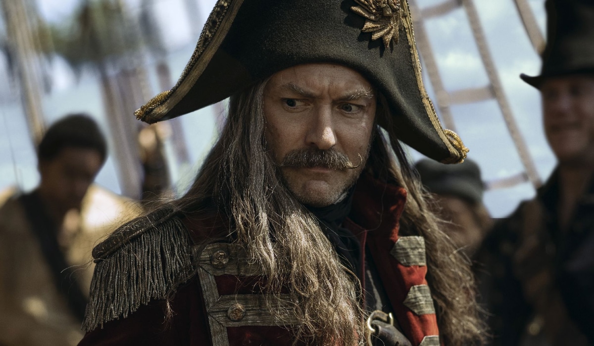jude law como garfio en peter pan y wendy