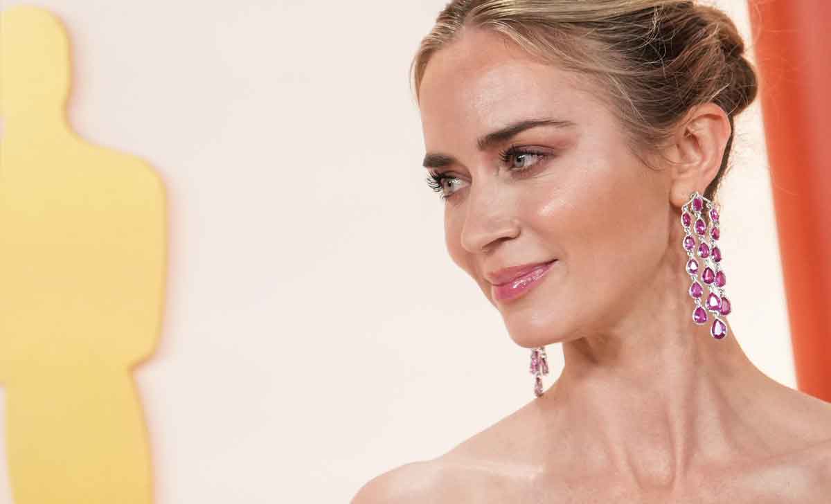 emily blunt como viuda negra en 'iron man 2' en las películas de superhéroes