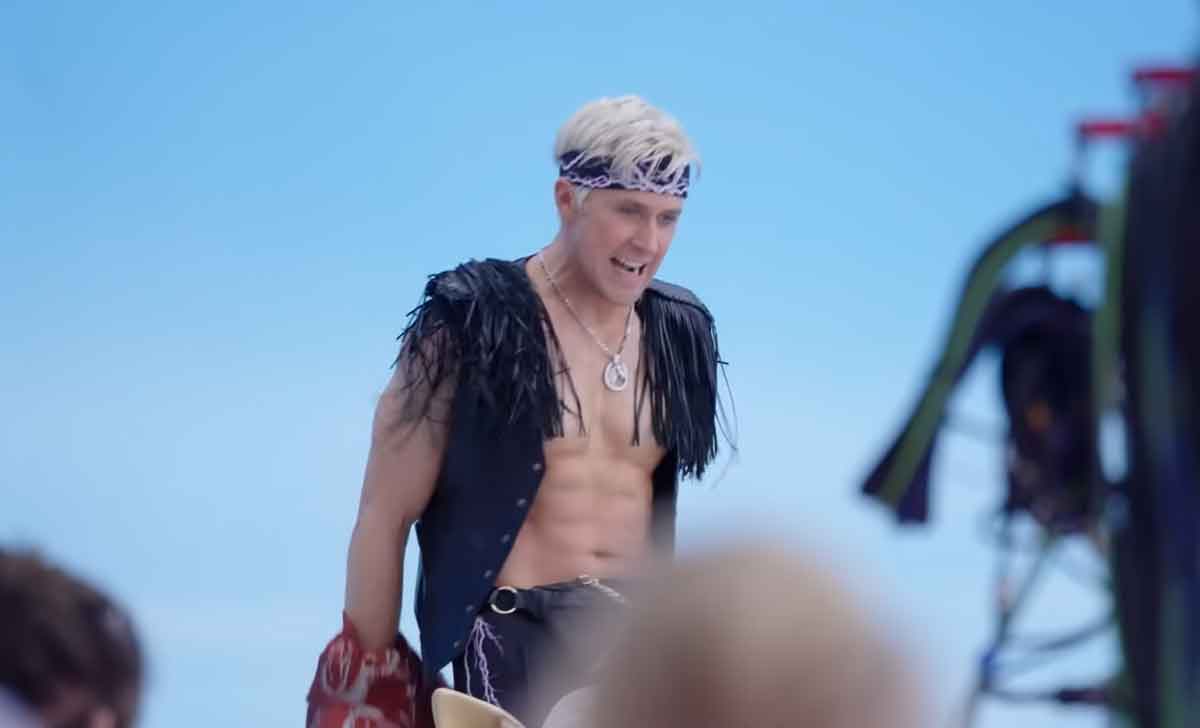 el actor de barbie cantando "i'm just ken"