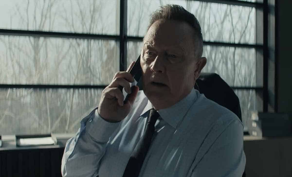 robert patrick reacher compara a alan ritchson con arnold schwarzenegger