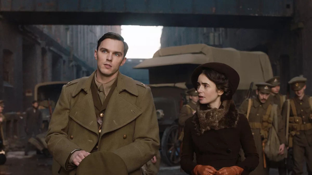 fotograma tolkien con nicholas hoult y lily collins