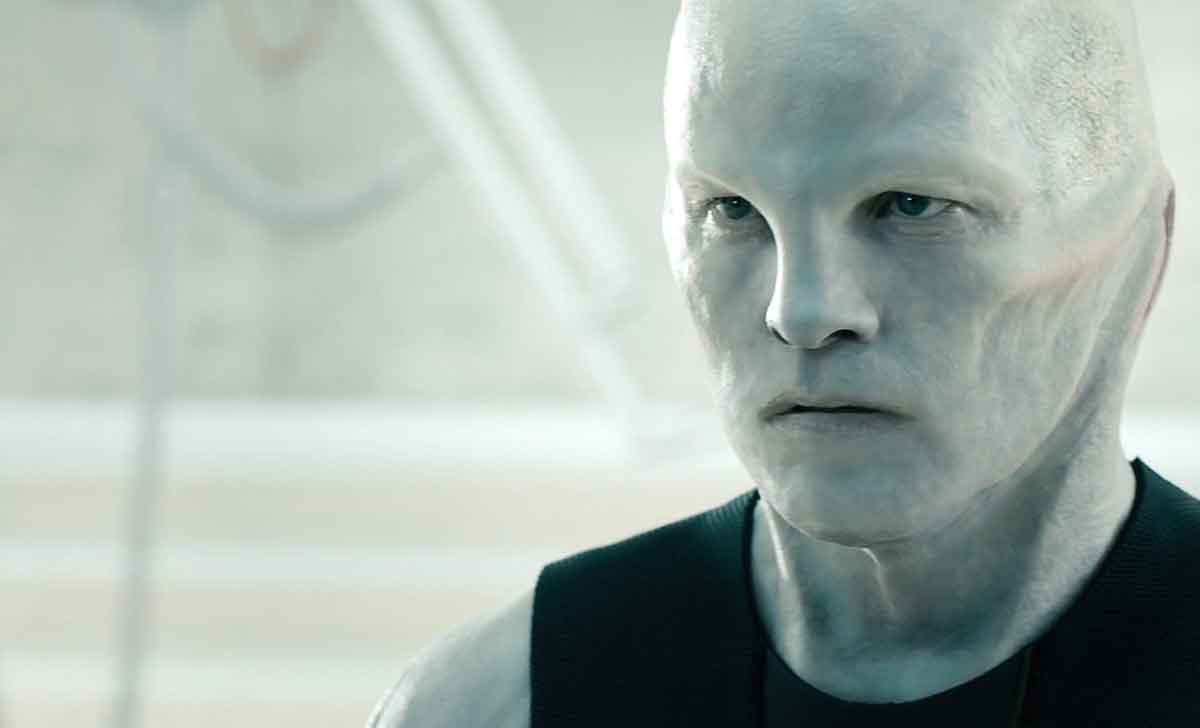 ciencia ficción - sam worthington en titan (2018)