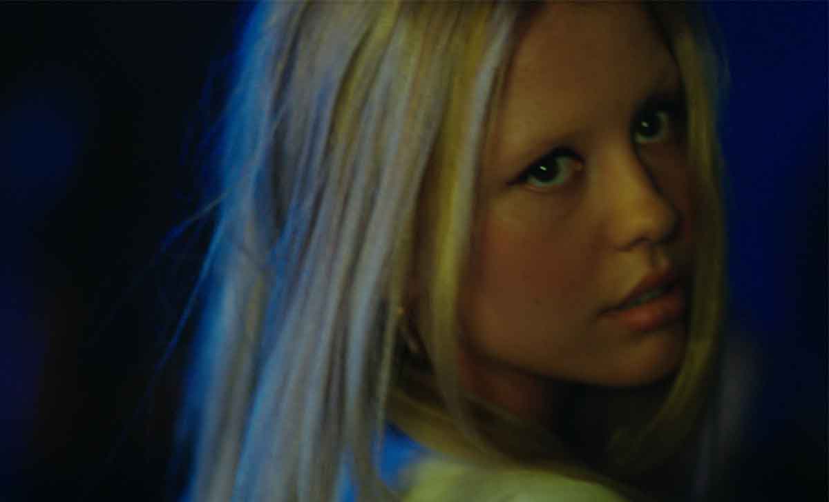 ciencia ficción - piscina infinita (2023)