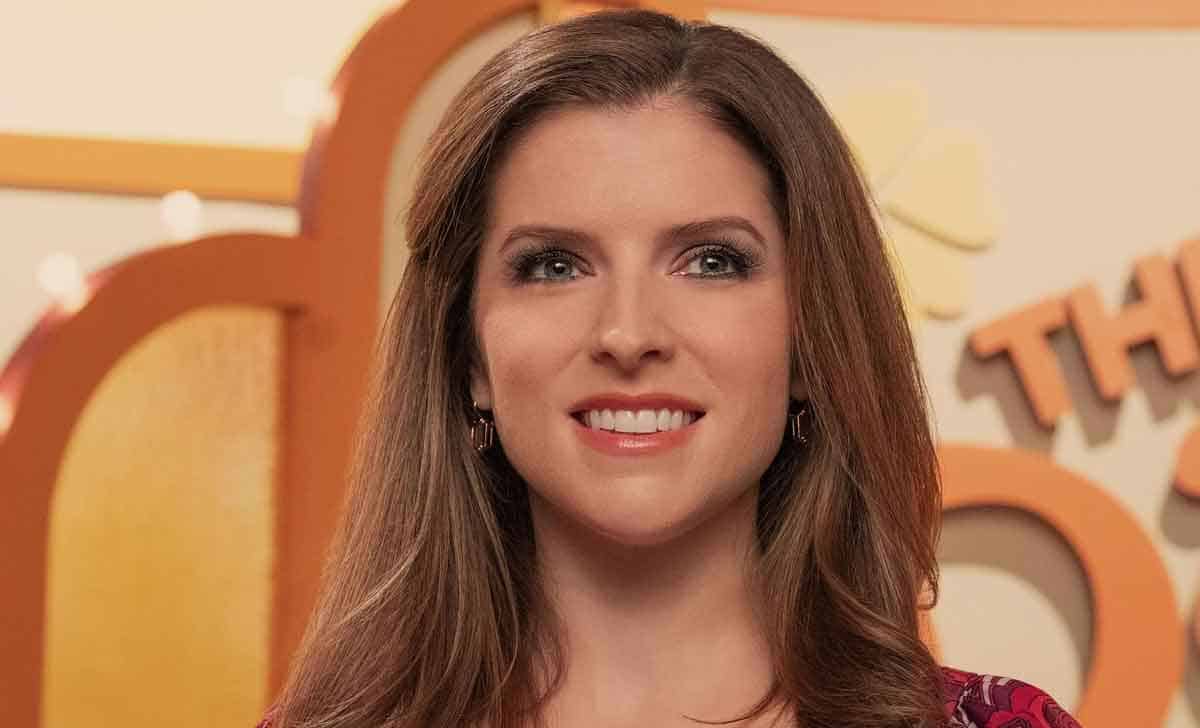 la mujer del momento (woman of the hour)