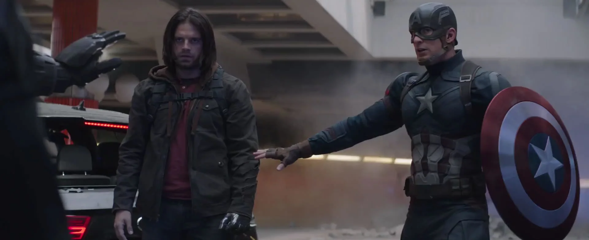 rogers protegiendo a bucky