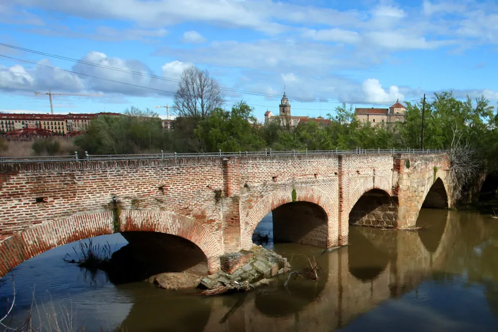 talavera de la reina: del rodaje de berlín a la tragedia del puente romano